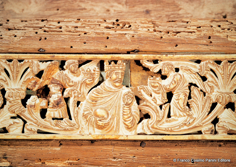 La vera storia della Cattedra di san Pietro, Folia Magazine, Medioevo